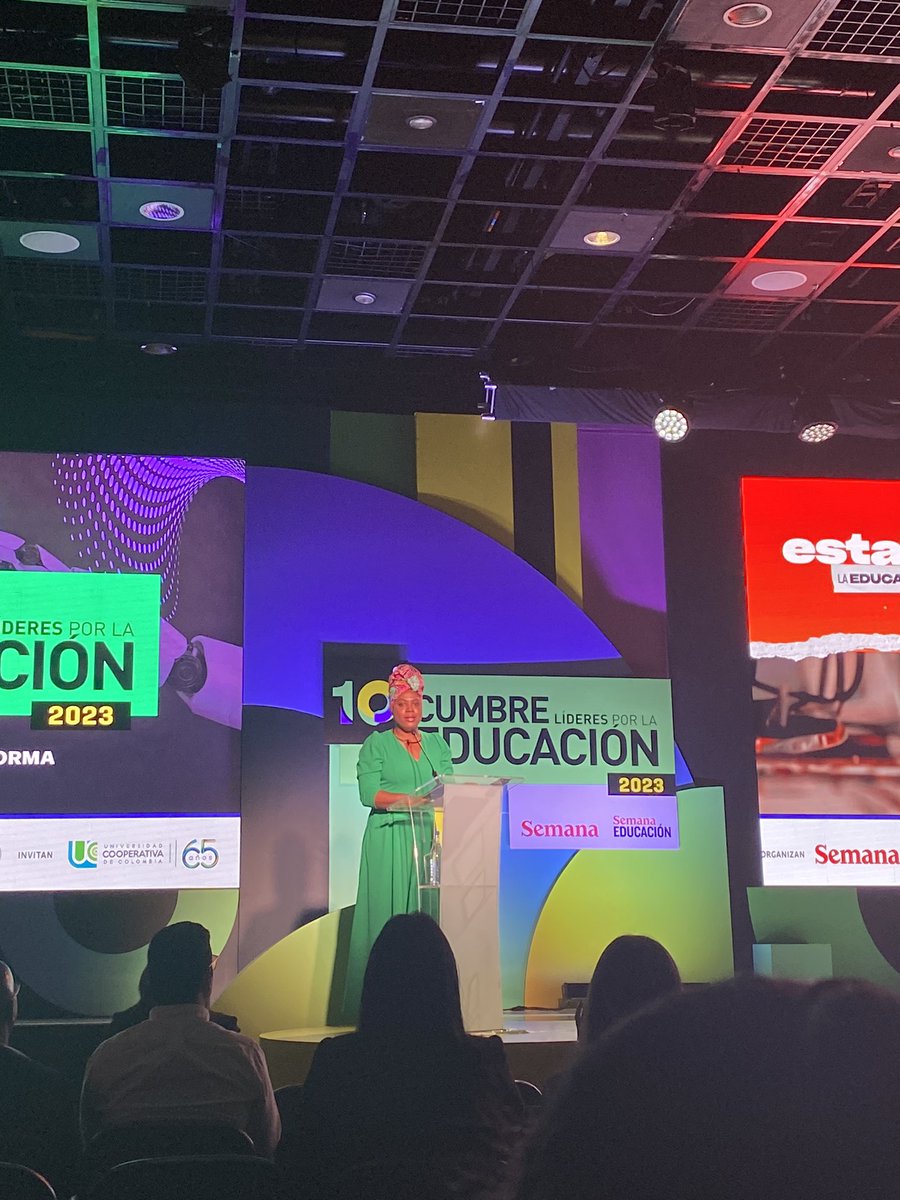 Oscar_E_Saav's tweet photo. “La Educación en Colombia, en todos sus niveles debe ser un derecho fundamental que promueva el bien 
común y la equidad”. Ministerio de Educación. 
@PortafolioVerde presente en la 10a Cumbre Líderes por la Educación 2023 de Revista Semana. #laeducacióntransforma https://t.co/SisYG0lNTx