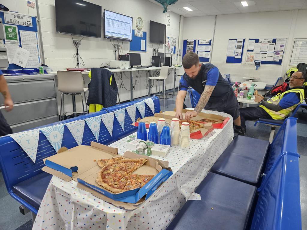 A huge thank you to Team LHR for working through a very challenging summer! Your hard work is very much appreciated. We celebrate this team today with pizza! 🍕 #TeamLHR #GoodLeadstheWay @AndreaNPunited @UALondonLegends