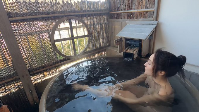 underwater buttocks♡ https://t.co/iNEPCBBwjR