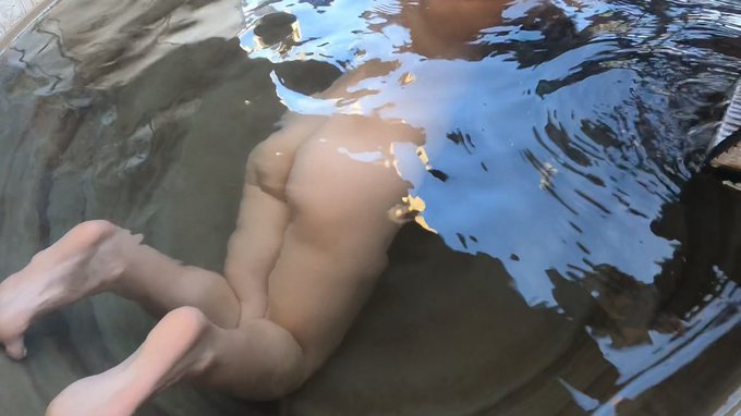underwater buttocks♡ https://t.co/iNEPCBBwjR