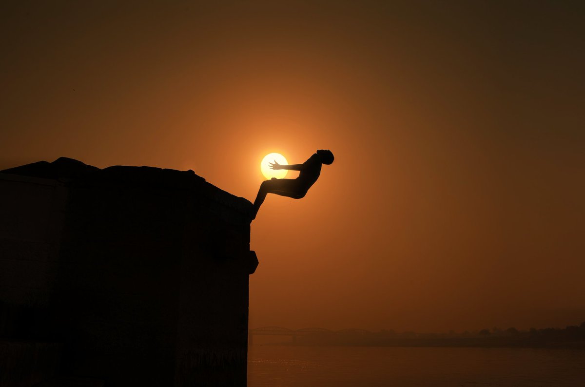 alphayaatri's tweet photo. @jose_ramos @EBlockchainCon @LezarHouse @joynxyz Captured during one fine monring on the historic banks of River Ganges in the holiest Hindu city of India, Varanasi. https://t.co/H71zQS94g3