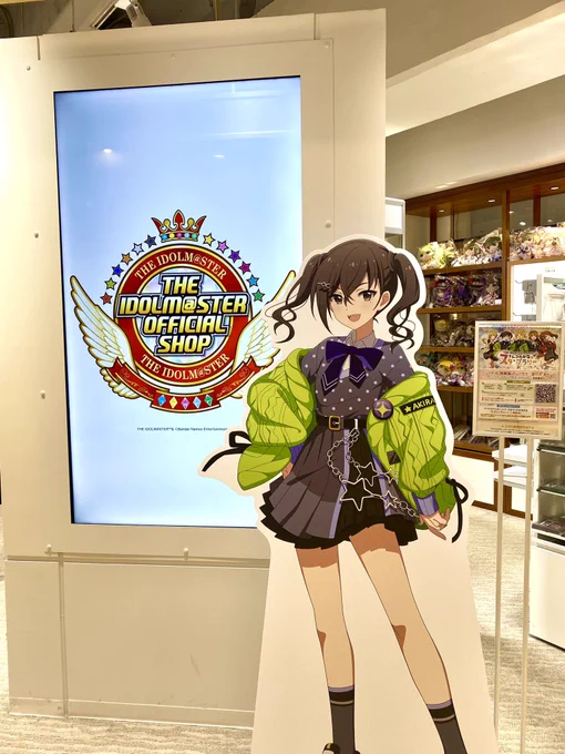 ついでに久しぶりのアイマスショップで久しぶりにくじ引くなどした…🤗
衣装展示はおそらく今回のアトレコラボに合わせてか去年のサンリッチカラフルのお衣装でしたー!!まさかこんな近くで拝めるなんて😭❤️ 
