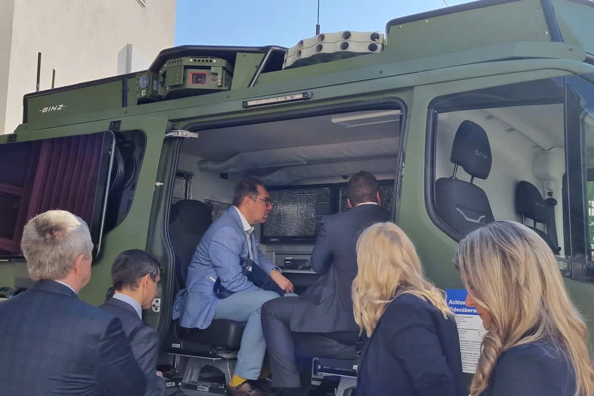 hensoldt's tweet image. High visit at @HENSOLDT! Oleksii @Makeiev, Ambassador of #Ukraine to Germany, has visited our Ulm site, where we presented our key technologies and discussed their importance for Ukraine. The tour included the production facilities of our TRML-4D #radar and our MUV #demonstrator.