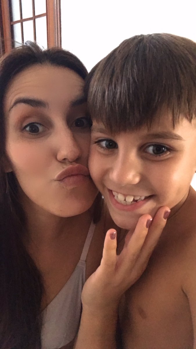 yagus94's tweet photo. Mi mascota favorita #nadiedicenada. Por favor Nico deja de mover la pierna!! Los amo besitos de agus y alejo https://t.co/bGaOUv9zp9
