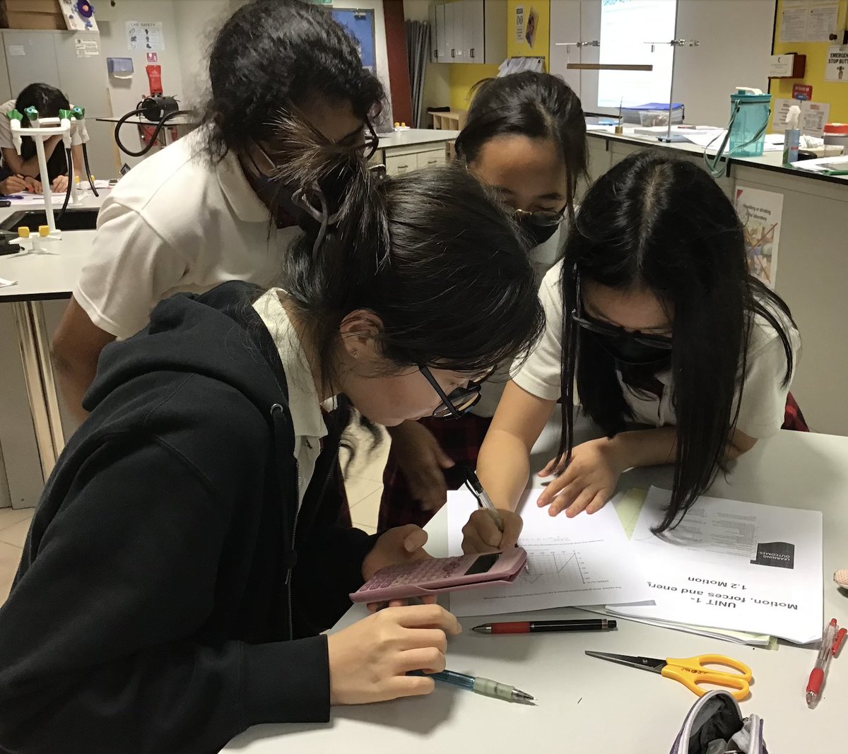 HuiChinSay's tweet photo. [Intellectual + Social mastery]- Through joint problem-solving, Y10 Physics students learn to communicate ideas confidently, listen to different viewpoints, and collectively devise strategies in the motion graph challenge. @HELPISKL @HISScienceNow https://t.co/12ebVOmCSE