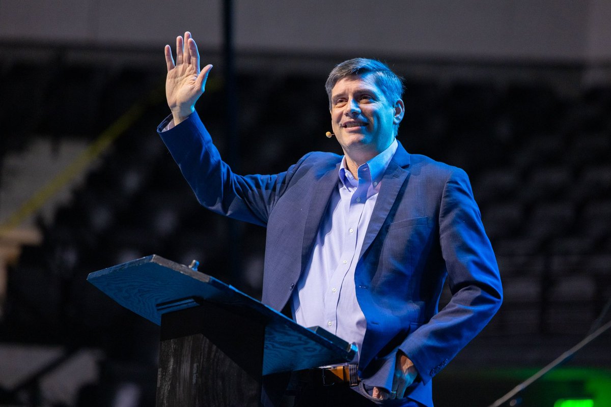 Franklin_Graham's tweet photo. My son @WillGraham_4 preached the Gospel to thousands during the #LookUpTour last weekend in Idaho Falls, Idaho. We thank God for the eternal impact made in that community as many came to salvation through Jesus Christ! https://t.co/VNCyxe0RVJ