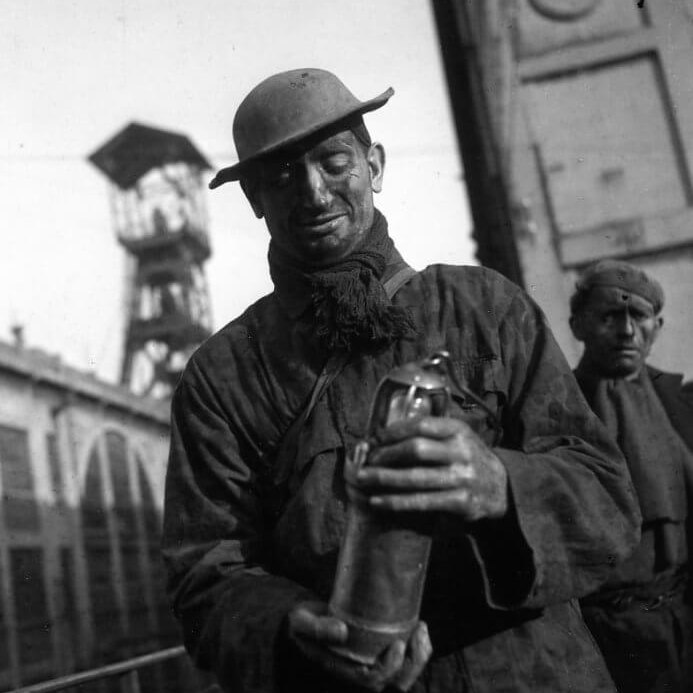 #Expo itinérante de 30 photos de la mine et des mineurs de #RobertDoisneau, prises dans le secteur de #Lens 📸

Les prochaines dates 👇
Jusqu'au 06 oct : #Meurchin
20 oct. > 03 nov : #Vermelles
03 > 17 nov : #Angres
17 nov. > 01 déc : #NoyellesSousLens

ℹ bit.ly/Expo-Robert-Do…