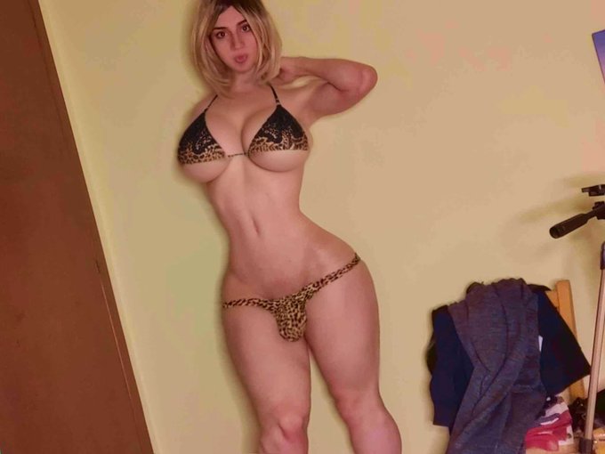 another bikini !!!!  DM if you want something personalized or a videocall https://t.co/r8vwNob6aw