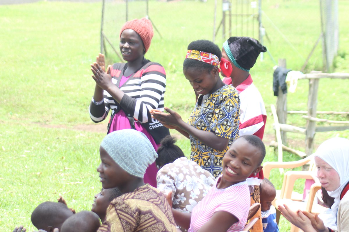 MNYPA1's tweet photo. This evening, our team is at Jewa HCIII in Mbale District today for the quarterly Young Mother's Forum, empowering young mothers in hard-to-reach areas with knowledge on safe motherhood and child health. Grateful for the support from @SRHRAllianceUg under the #MakeWayProject
#WeAreMNYPA