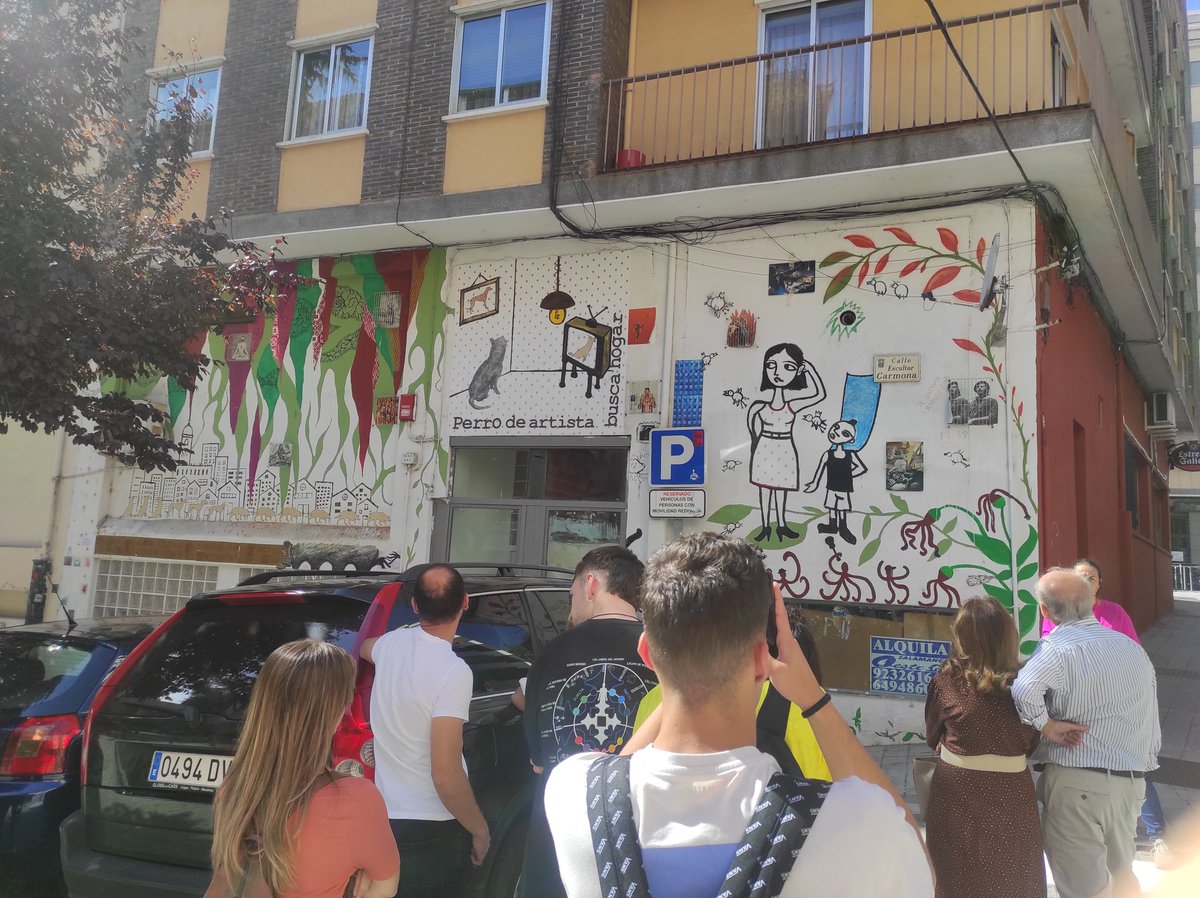 iesfrojas's tweet photo. Hoy 27 Septiembre, #DiaMundialDelTurismo2023,  hemos participado con el alumnado de 2° ASCYT  de @iesfrojas en la Visita Guiada del Barrio del Oeste ( Galería Urbana) con Montse de @BarrioOesteZOES y @TurismoSalaman 👏🏻👏🏻 #galeriaurbanasalamanca #barriodeloeste_zoes #Salamanca https://t.co/gmBYSnwRuS
