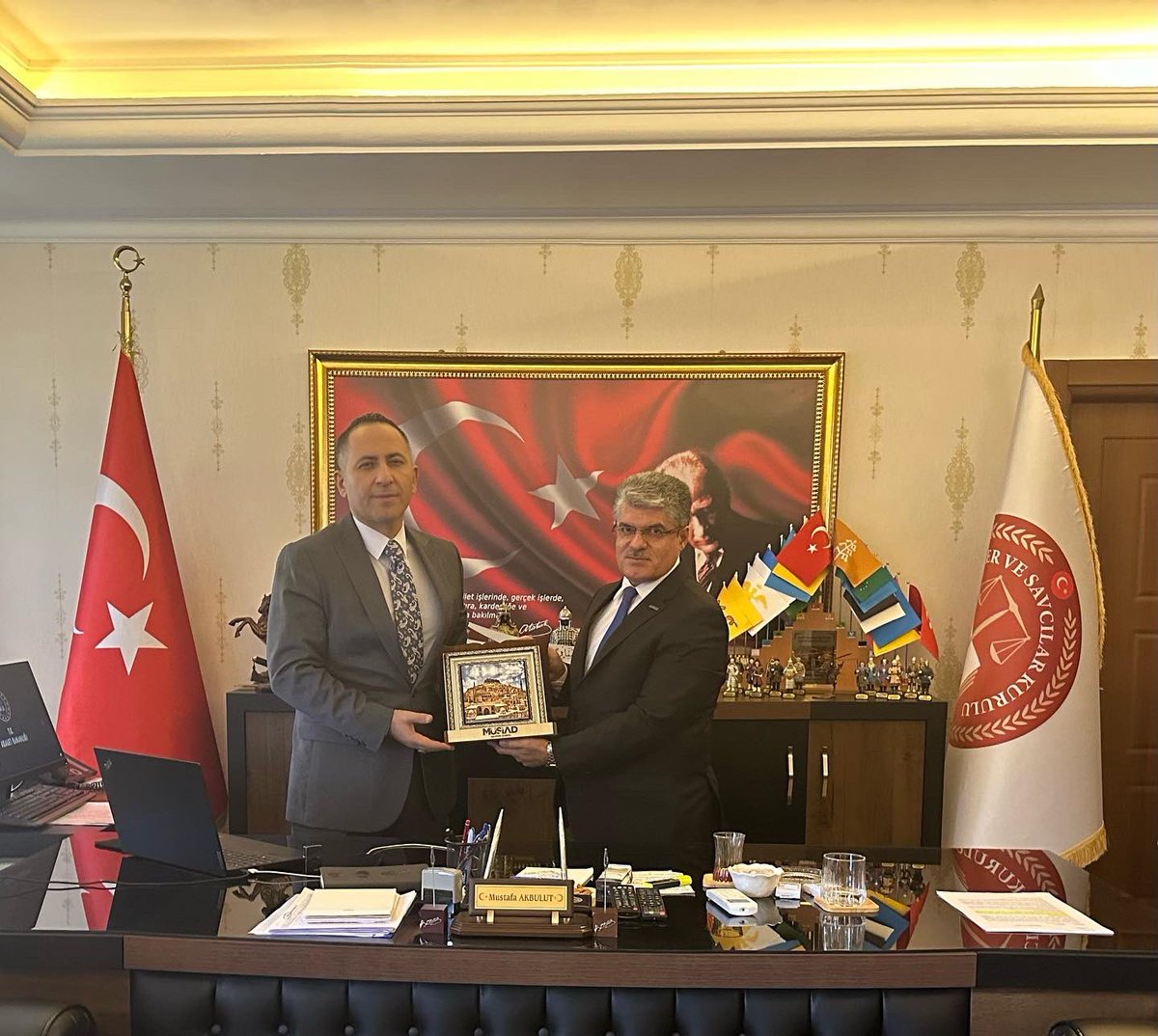 MUSIADMardin's tweet photo. ilimize yeni atanan cumhuriyet başsavcısı sayın Mustafa Akbulut beyi                            şube Başkanımız Bülent Tekin  yönetim kurulu üyeleri ile birlikte  hayırlı olsun ziyaretinde bulundu. Nazik kabullerinden dolayı teşekkür ederiz. https://t.co/ND5kP5BDam