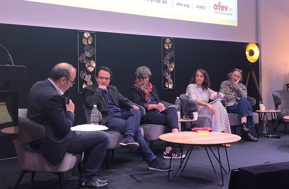 Afev (@afevfrance) on Twitter photo 2ème table ronde #JRES : « Pratique familiale de la #lecture » 📚
avec Carlo Barone, <a href="/sylvievassallo/">sylvie vassallo</a>, <a href="/e_mangado/">EuniceMangadoLunetta</a>, Marie Desplechin et <a href="/davidenkoff/">davidenkoff</a> 2ème table ronde #JRES : « Pratique familiale de la #lecture » 📚
avec Carlo Barone, <a href="/sylvievassallo/">sylvie vassallo</a>, <a href="/e_mangado/">EuniceMangadoLunetta</a>, Marie Desplechin et <a href="/davidenkoff/">davidenkoff</a>