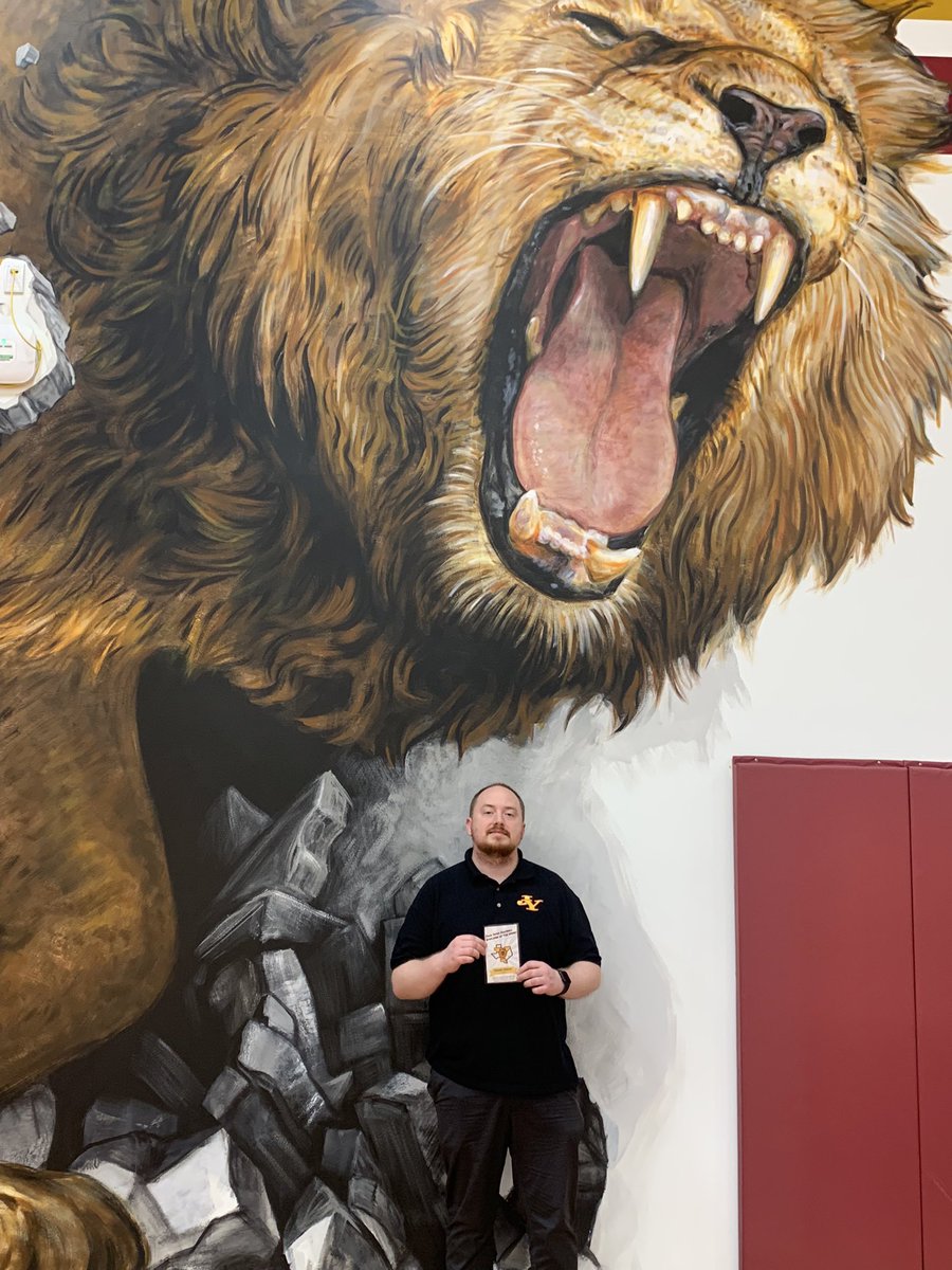 CoachRT1988's tweet photo. 🦁 Shoutout to our @JackYates_FB Employees of the week.  Our leader @stephsquare &amp; Mr. Walton.  Our kids are grateful to have each of you &amp; thank you for your work. 🦁 USVSUS https://t.co/zSBvZwLawU