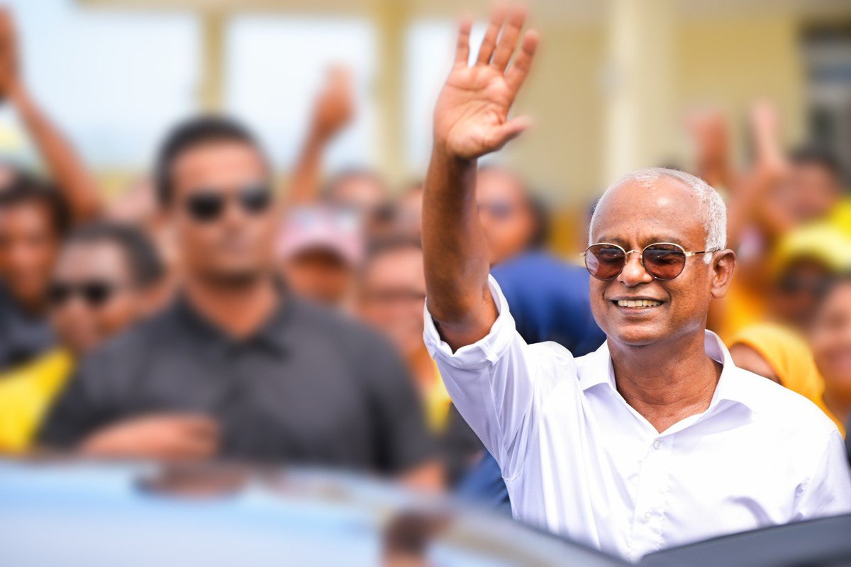 Sabintey's tweet photo. ރައްޔިތުންގެ ރައީސް @ibusolih 💛

#VoteMDP
#IbuAslam2023
#UfaaveriAmaanRaajje https://t.co/qWwn4lO8KA