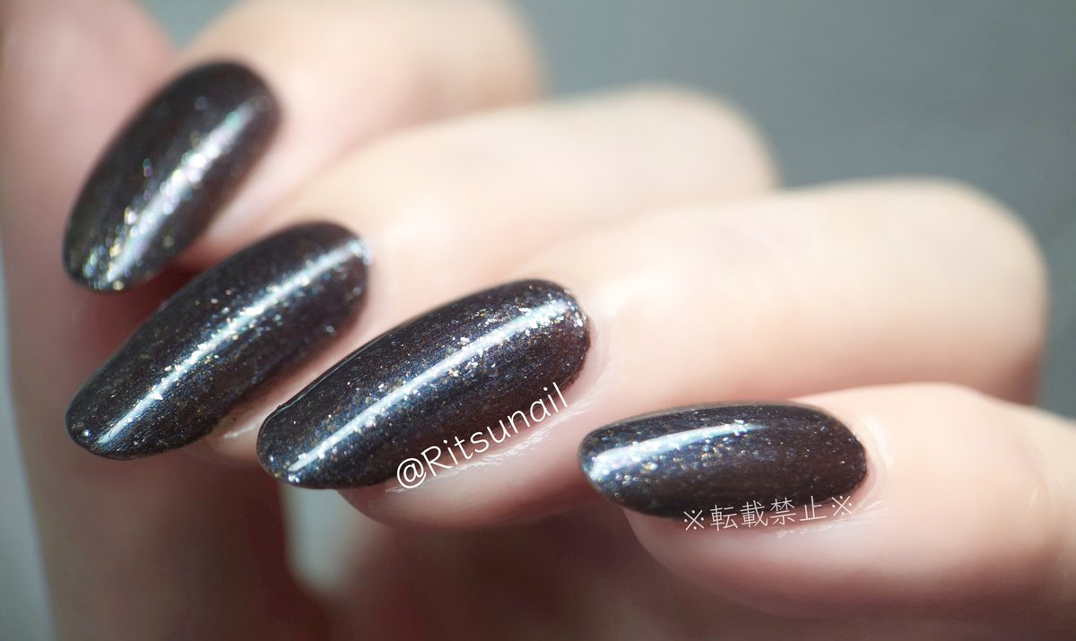ritsunail's tweet image. CANMAKE カラフルネイルズ
N91 # promqueen

シアーなブラックに大きさの違う青やシルバーのラメがとても美しいネイル。
ハロウィンのネイルにもピッタリのダークさとゴージャスさのあるポリッシュです。
友人達が誕生日プレゼントに選んでくれたネイルの1つです🎁
 #セルフネイル #promqueen