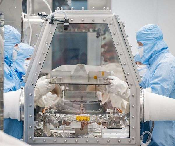 DubnHG1's tweet photo. 1/2
. #Asteroids
. #OSIRIS_Rex Sample return mission
The OSIRIS-REx sample canister lid is removed
"These operations are happening in a new laboratory designed specifically for the OSIRIS-REx mission.
https://t.co/WA8V5yYFKW https://t.co/UsFlfVjk10