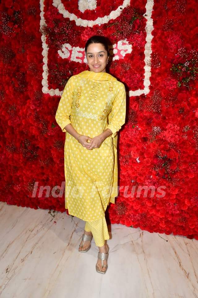 indiaforums's tweet photo. #ShraddhaKapoor, #AdityaRoyKapur, #RajkummarRao, #Patralekhaa, #SidharthMalhotra and others celebs visit at #TSeriesoffice for Ganpati Darshan
@ShraddhaKapoor @RajkummarRao @Patralekhaa9 @SidMalhotra
Check out full gallery here- https://t.co/UmhMYrAmna https://t.co/0qF7wyTLGi