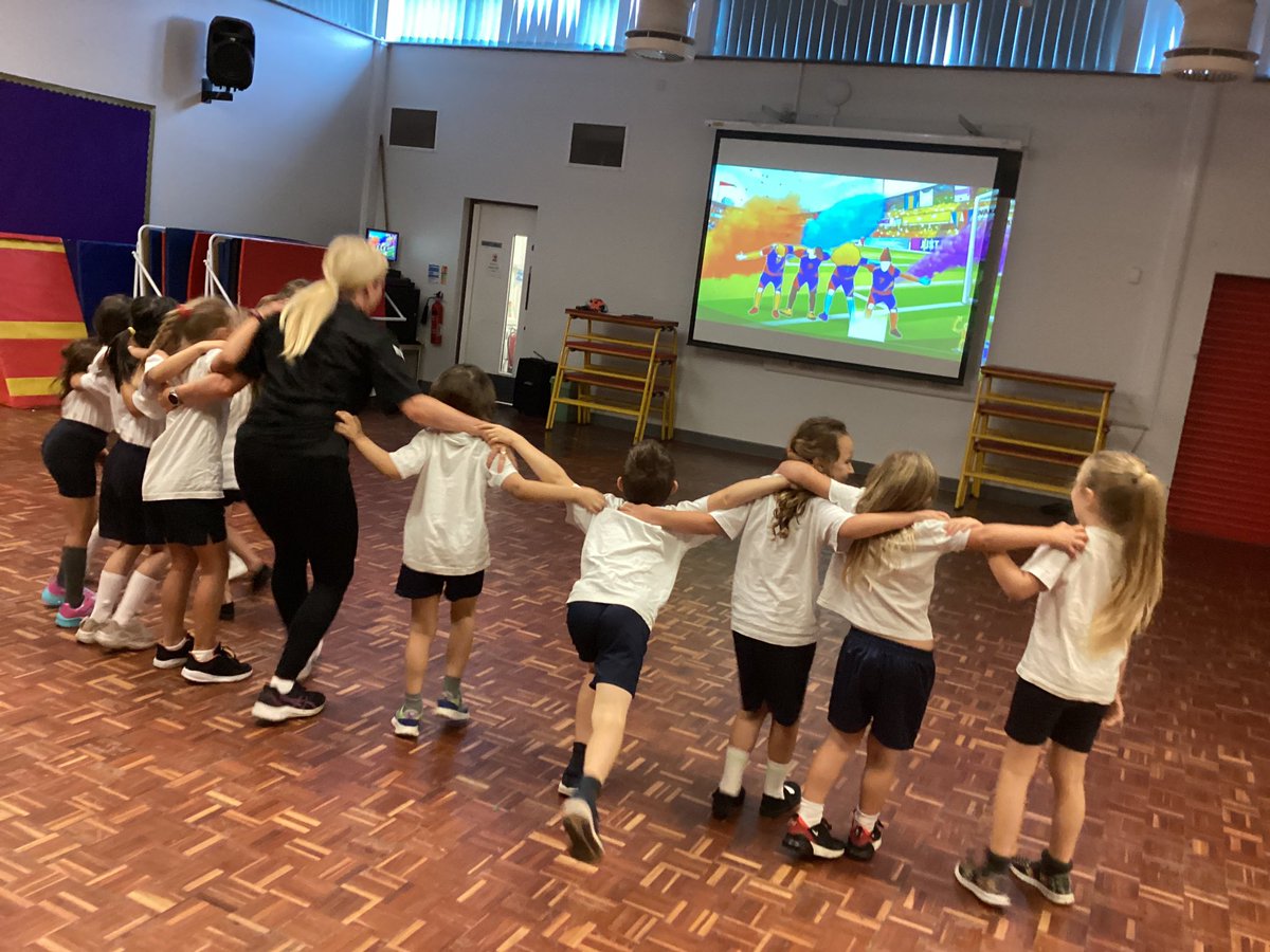 BollinPrim2G's tweet photo. Another fantastic dance lesson. We used our bodies to create different mini beast movements - this time with glow sticks! https://t.co/kOdXUC6viY