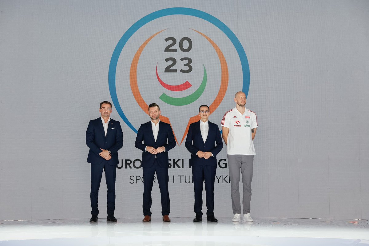KossakowskiWo's tweet photo. 🏐📷Siatkarskie mistrzostwa świata 2027 odbędą się w Polsce! :)  Mamy to 📷 @MorawieckiM https://t.co/ZgGV5h910V