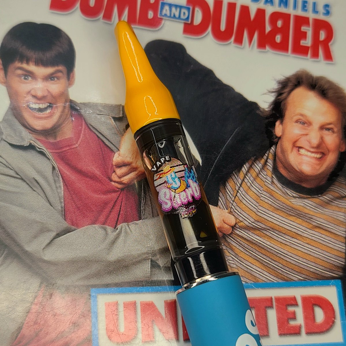 currentcreviews's tweet image. The flavour of this cartridge is quite interesting!

It starts off tasting like a Triple Power Push Pop as you inhale; it's a sweet, fruity candy taste. On the exhale, there's a minty menthol undertone that ends up smoothing out the experience! 

The cartridge is excellent; the…