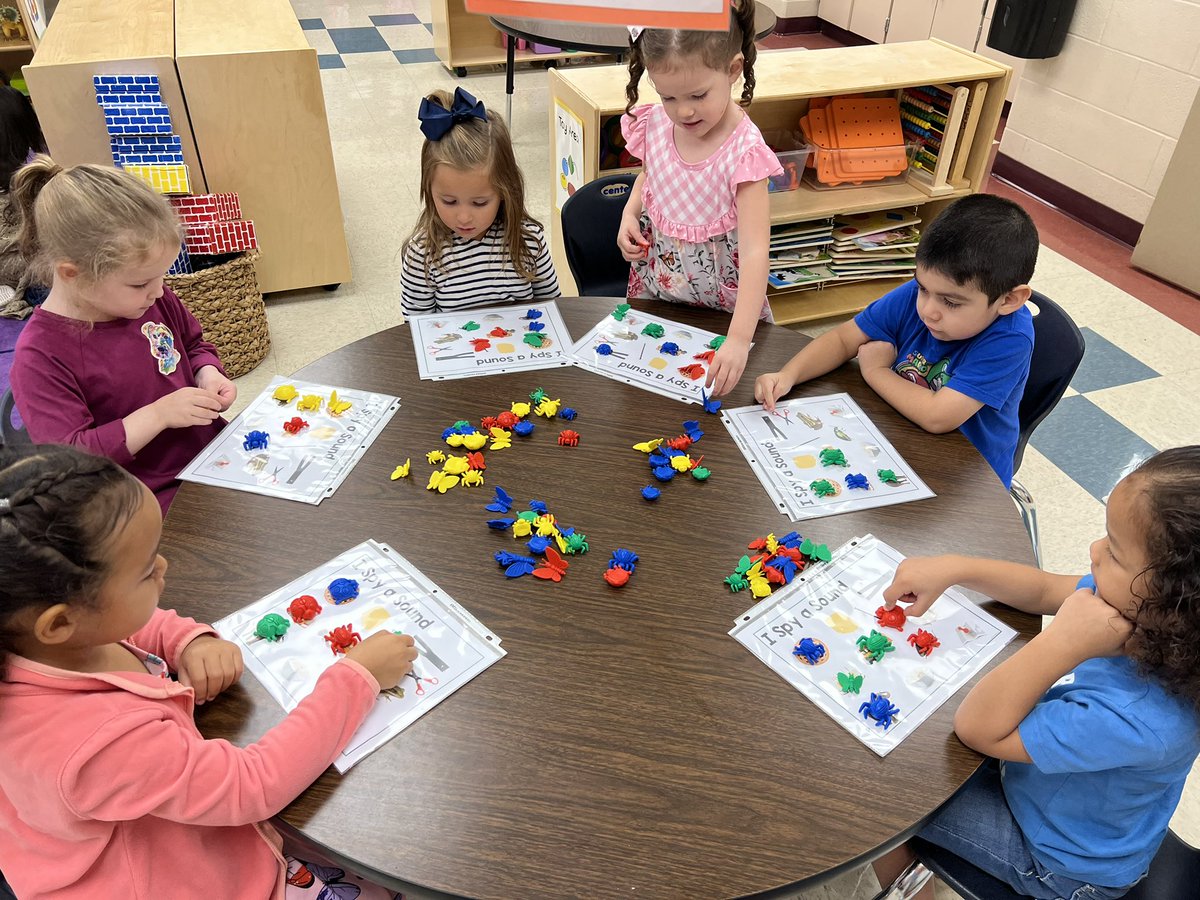 MrsBurnsPreK's tweet photo. Playing I Spy letter sounds. They are rocking it and did not want to stop! @NISDLeonSprings https://t.co/oH9sXYPlL3