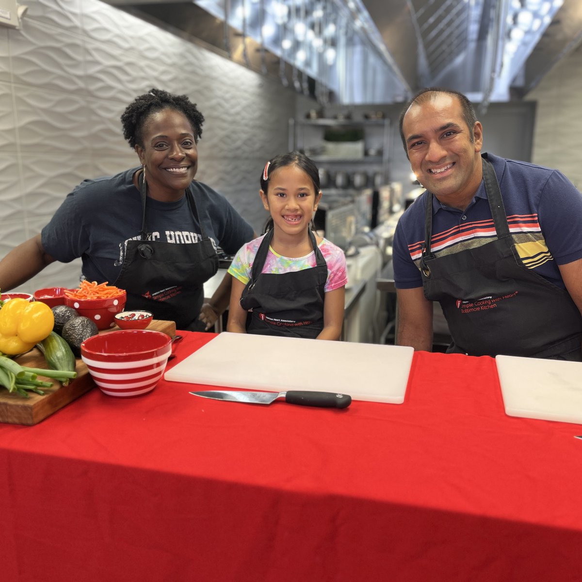 heartmaryland's tweet photo. Pediatric cardiologist @Dr_AshishDoshi of @hopkinsmedicine @hopkinsheart and daughter Siona recently joined Chef Tia Berry in the #SimpleCookingWithHeart Baltimore Kitchen as part of our Cook with a Doc series to make a bento box lunch.

Full video here: https://t.co/d6FB9QpGx8 https://t.co/AwGj0zok4y
