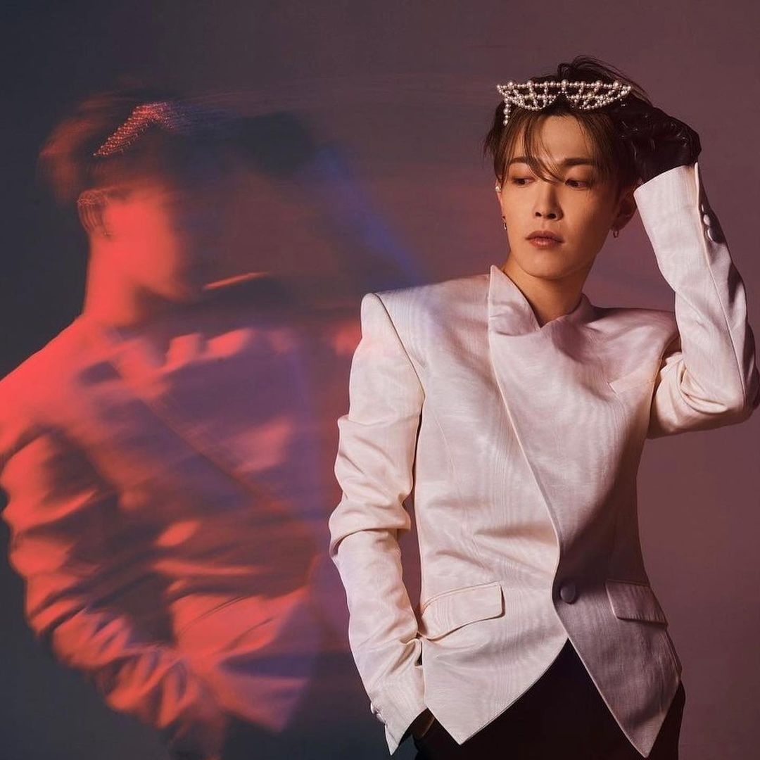 1024updates's tweet photo. HONGJOONG AT PARIS FW 

#BalmainPrinceHongjoong 
#HONGJOONGXBALMAIN  
#ATEEZ #에이티즈 #HONGJOONG https://t.co/UV47rFzXM7