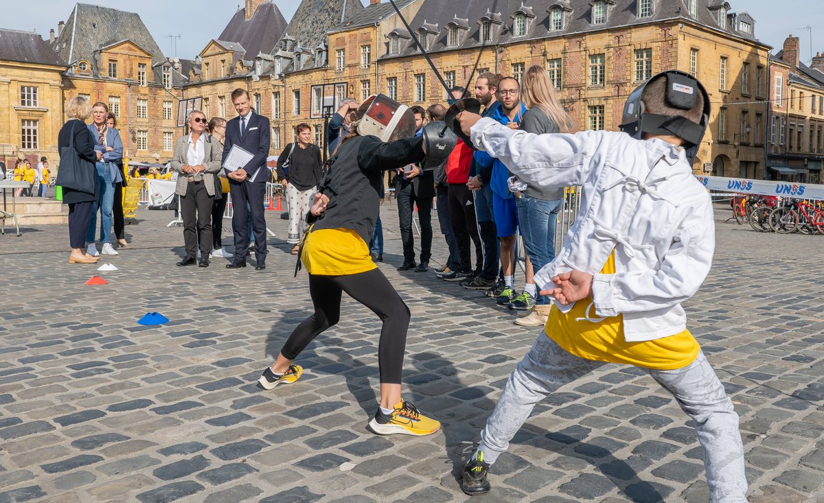 Académie de Reims (@acreims) on Twitter photo Pour célébrer l’arrivée de la Flamme académique dans les Ardennes, Vincent Stanek s’est rendu sur la Place Ducale de Charleville-Mézières (08) afin de partager avec les élèves le début de cette #AnnéeOlympique. 🔥
<a href="/VilledeCMz/">Ville de Charleville-Mézières</a> <a href="/UNSS_Ardennes/">UNSS Ardennes</a> #Paris2024 Pour célébrer l’arrivée de la Flamme académique dans les Ardennes, Vincent Stanek s’est rendu sur la Place Ducale de Charleville-Mézières (08) afin de partager avec les élèves le début de cette #AnnéeOlympique. 🔥
<a href="/VilledeCMz/">Ville de Charleville-Mézières</a> <a href="/UNSS_Ardennes/">UNSS Ardennes</a> #Paris2024