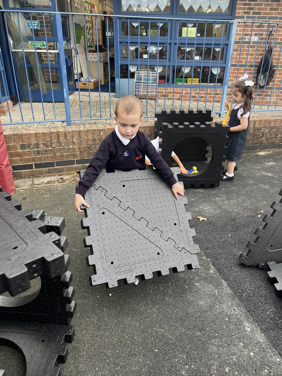 greatberryps's tweet photo. In Early Years we have been using new construction equipment to build different things. We built a boat, a house and even a castle! We have had SO much fun! None of this would be possible without @PTAeventsGBPS thank you so much. It has been amazing! #imagination #teamwork https://t.co/A6FfU8gra9