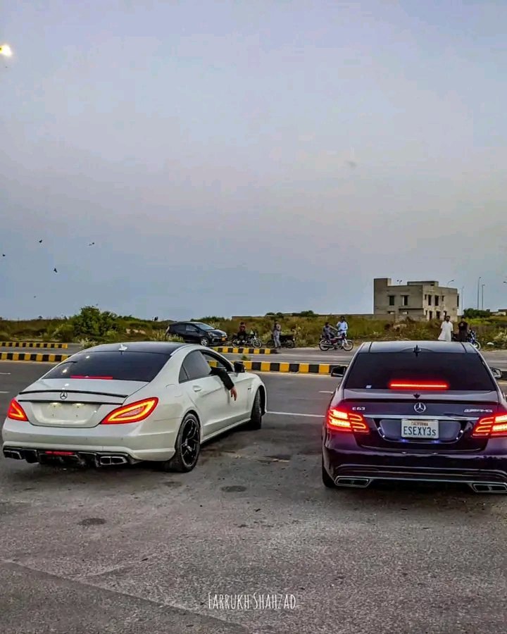 CLS63 & E63 AMG from Karachi!🇵🇰-
#TwitterBestFandom #cars #photography #TeamJunejo #shanalijunejo |