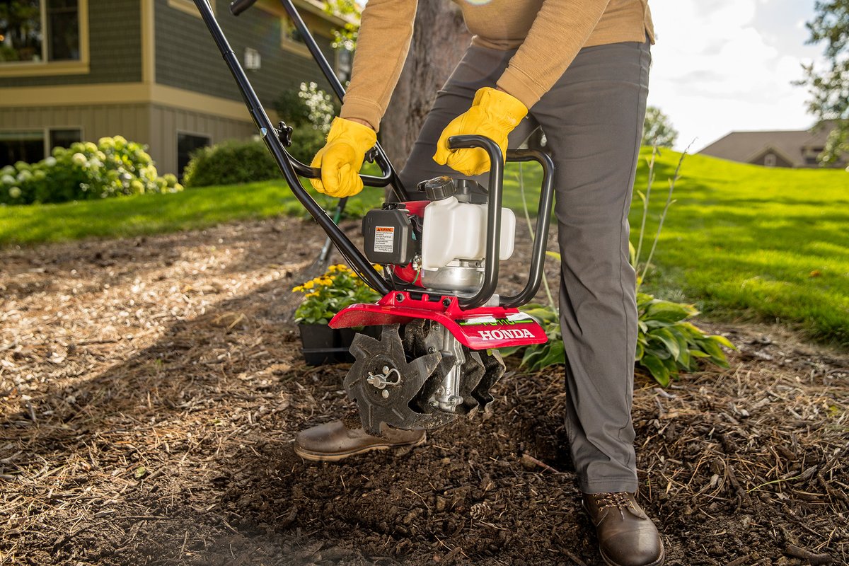 Honda_Outdoors's tweet photo. Lightweight and ultracompact, the FG110K1C is the perfect mini-tiller for small gardens, working in raised beds and narrow rows! Send us some photos of your gardens, we'd love to see them!
Learn more at: https://t.co/u7Tc9iau2x
#HondaOutdoors #FG110K1C #minitiller https://t.co/j4SPR7nAqt