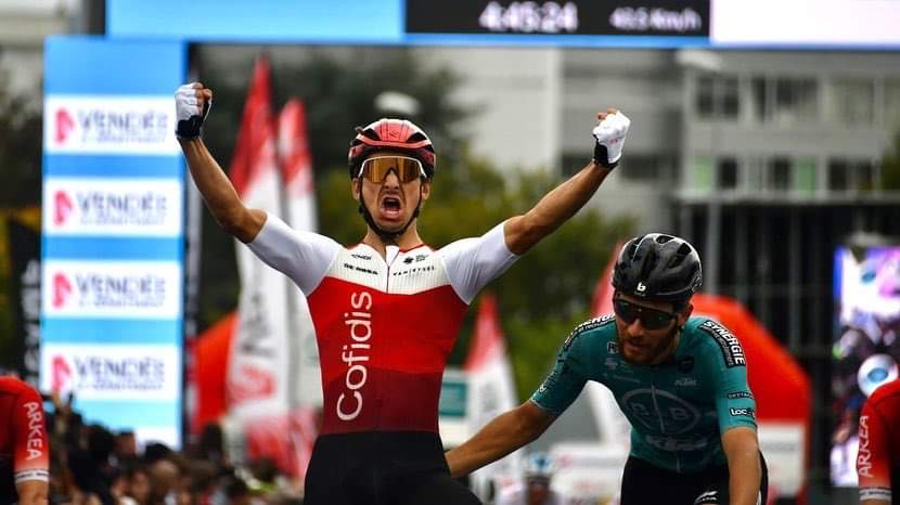 ManuMerceron's tweet photo. Ce dimanche, aura lieu le @TourdeVendee dans notre région. Une course toujours très cool en fin de saison, et cette année on aura droit à Sagan, Coquard, Démare,  Bonnamour, Sarreau, Tesson, donc venez nombreux sur le bord des routes et sur le circuit de la Roche/Yon ! #TDV23 https://t.co/dYSwOjjKFx