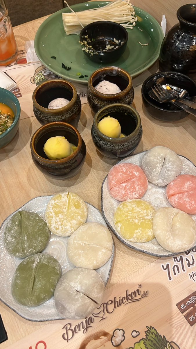 ทำไมช่วงเป็นประจำเดือนถึงคุมอาหารไม่ค่อยได้ รู้สึกอยากกินของหวานตลอด?🍧

เคยสงสัยมั้ยว่าเวลาลดไขมันทีไรทำไมจะชอบอยากกินนู่นกินนี่โดยเฉพาะของหวานตอนที่ใกล้จะเป็นประจำเดือนทุกครั้ง

📝 ก่อนอื่นเราต้องรู้จักก่อนว่ารอบประจำเดือนของเราแบ่งออกเป็นทั้งหมด 4 stages
1. Menstruation
2.