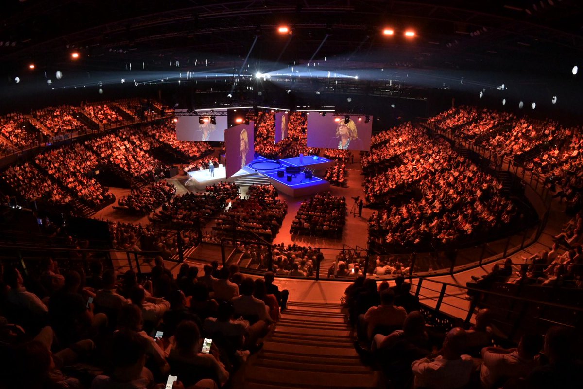 Plus de 7000 experts-comptables sont réunis au Parc des expositions de Montpellier pour assister à la première grande plénière au 78e congrès de l'Ordre sur les vrais enjeux de la transformation numérique.

Bravo pour votre engagement au service de la profession ! 👏 #CongresOEC