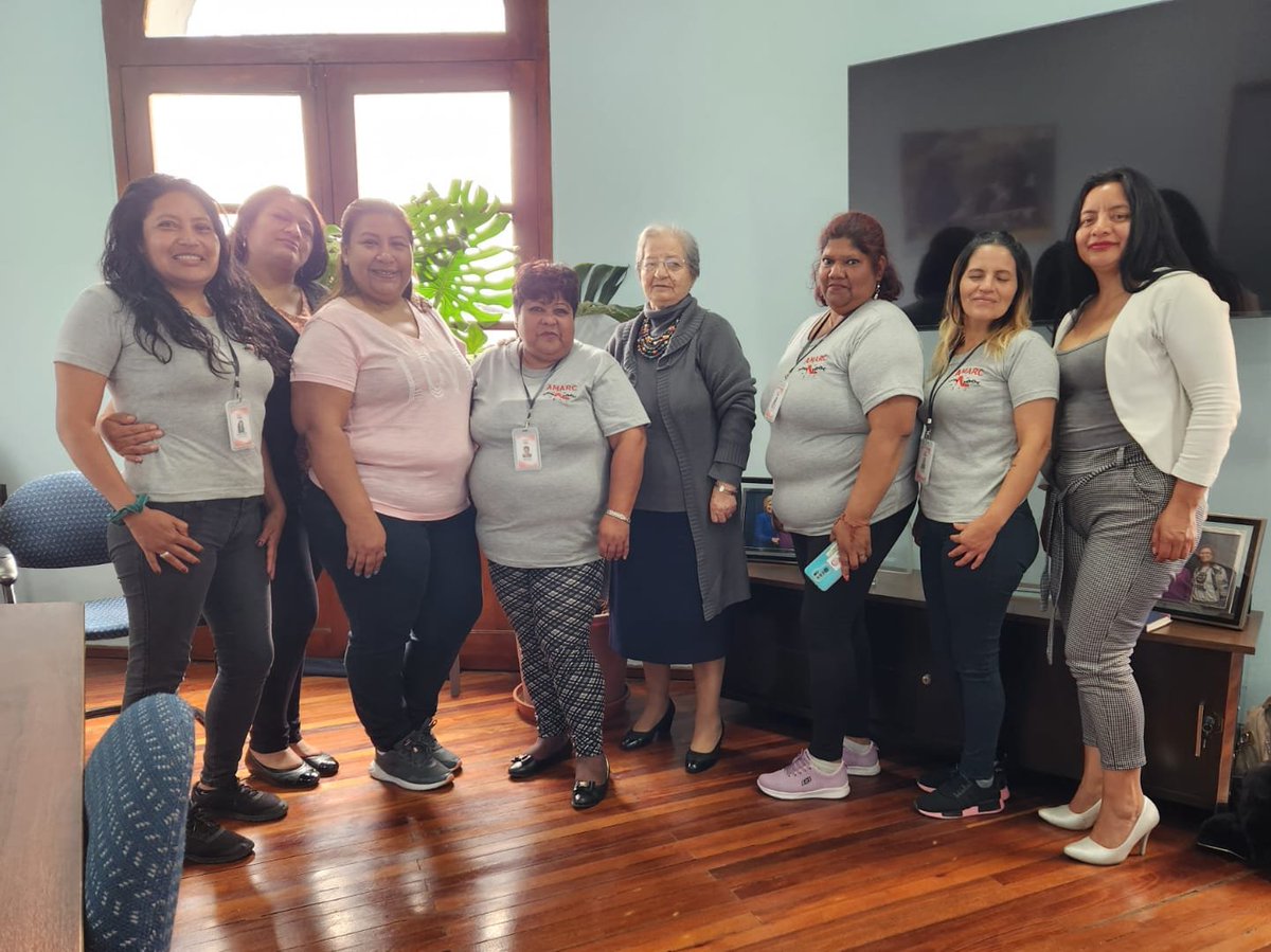 RedTraSex's tweet photo. 🇪🇨 #Ecuador ¡Seguimos fortaleciéndonos desde Quito! Realizamos trabajo de campo con las compañeras de AMARC. También conocimos de cerca el importante trabajo de @CEMOPLAF.

En Ecuador y LAC, ¡las trabajadoras sexuales rompemos cadenas! #TrabajoSexualEsTrabajo 🧡 https://t.co/aFSt3mOGP8