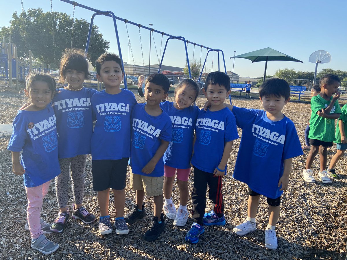 MrsMontegudo's tweet photo. Pre-k is showing their house spirit! @HebronValleyES https://t.co/8UuRjxntIf