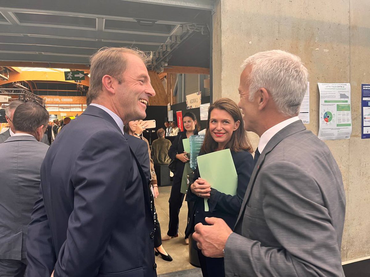 Avec les Régions de France au #CongresRegions2023 

Échanges avec <a href="/fbonneau/">François Bonneau</a> sur l’objectif partagé de #pleinemploi 

Avec France Travail, l’Etat et les collectivités vont coconstruire 🤝 des solutions au plus près du terrain pour les entreprises et les personnes