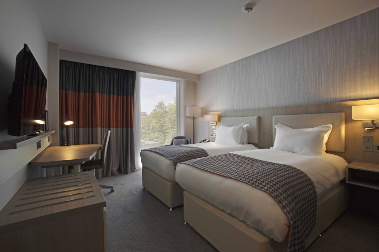 Looking for your next venue for a group over 10 rooms? 

Here are 5 reasons you should choose us! 

💚We have 298 Bedrooms including 105 TWIN bedrooms
💚Group Check In available
💚Coach drop off
💚Private meeting &amp; dining rooms options
💚Upgraded rooms available for VIP Guests