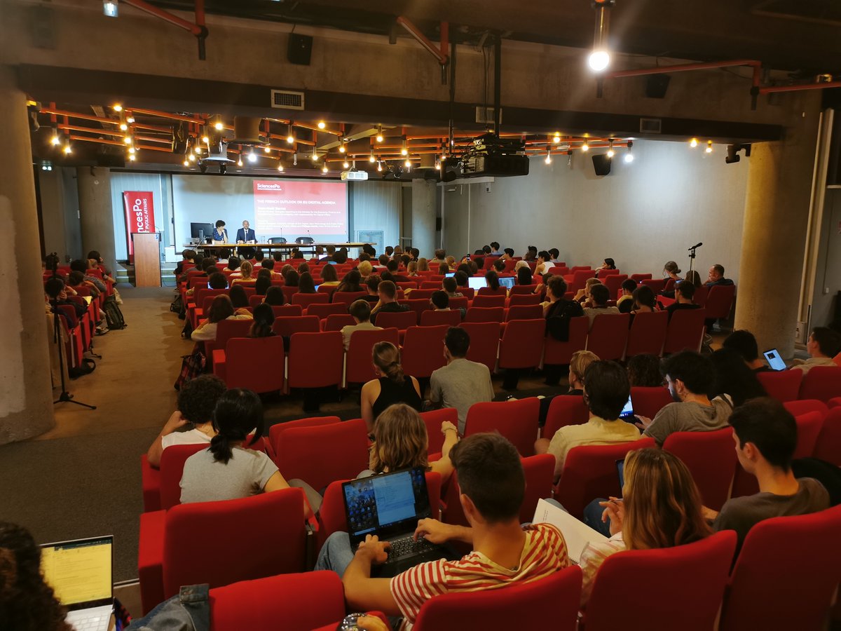 For this 1st 'Digital masterclass' of the year, students in the Digital, New Technology and Public Policy stream at <a href="/EAPScPo/">EAP Sciences Po</a> have the opportunity to ask questions to the French Minister Delegate for Digital Affairs. A warm thanks to <a href="/jnbarrot/">Jean-Noël Barrot</a> for this great introduction!