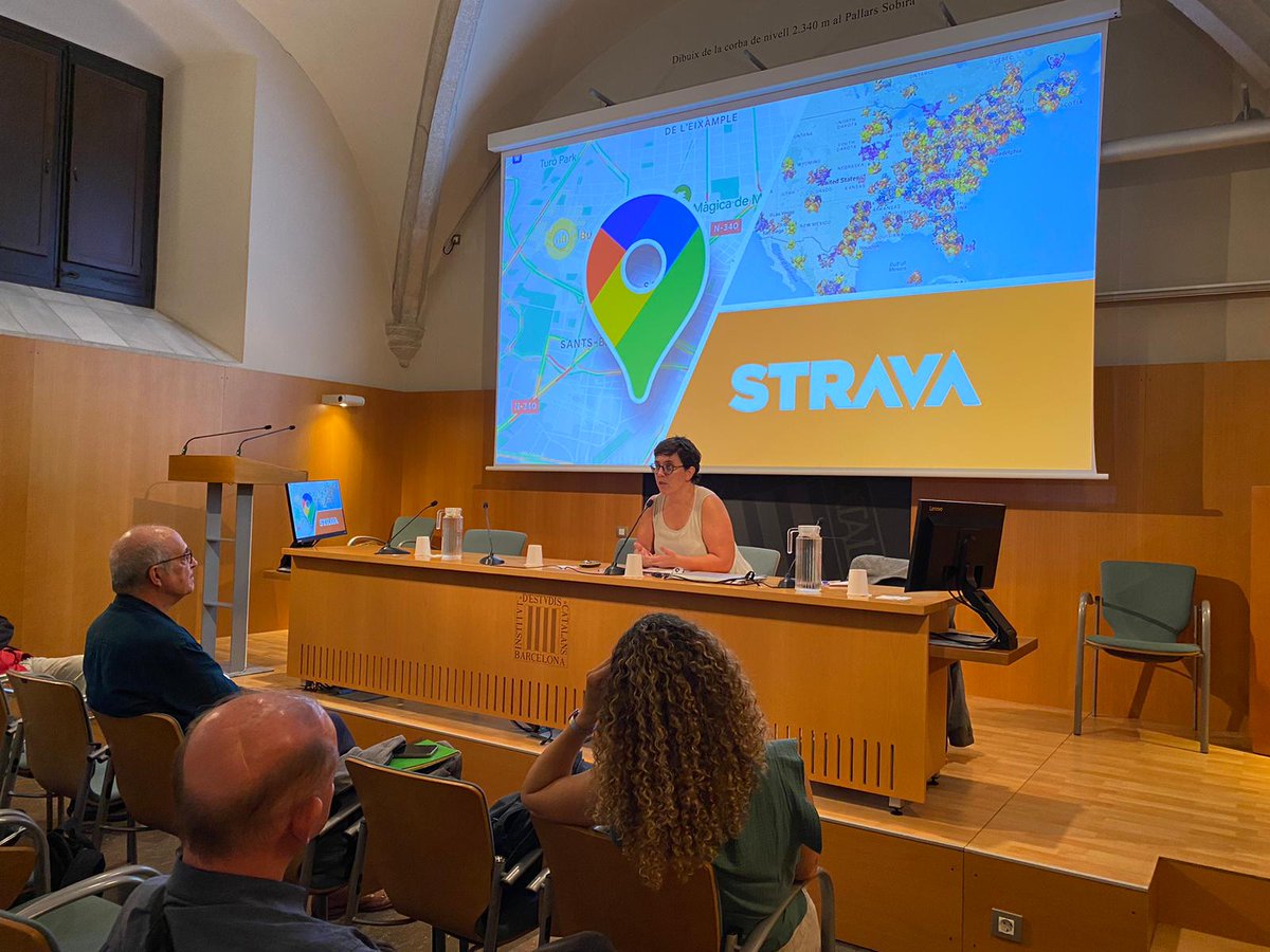 Meritxell Gisbert, sòcia de la SCG, a l’acte organitzat conjutament entre la Societat Catalana d’Economia i la SCG
Parla de la cartografia com a vehicle de comunicació dels conflictes ambientals