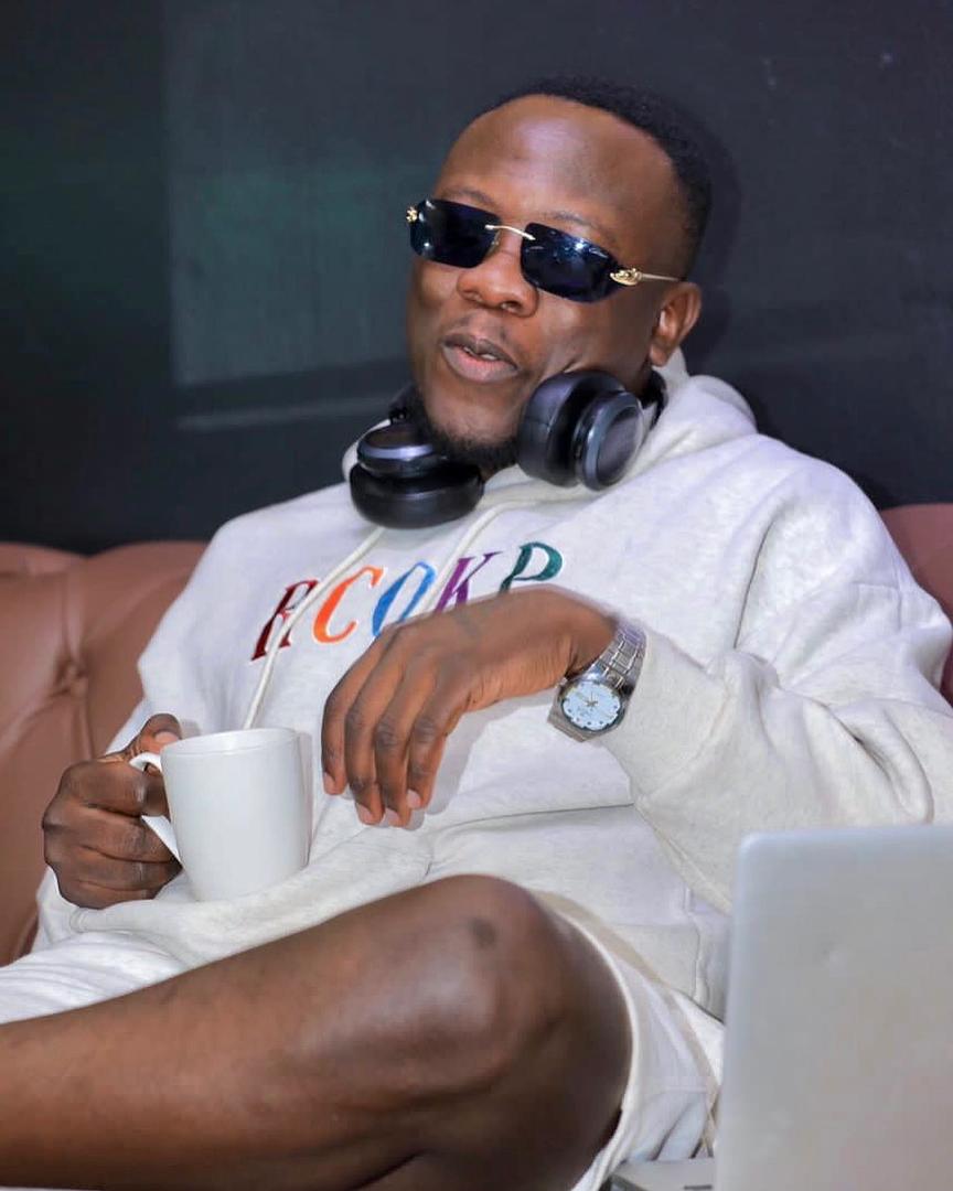 nyakakuba's tweet photo. CEO Blackman @geosteadyOffici u really inspire very many pipo out there most especially when it comes to your vocal abilities love u bro keep the fire burning #Osobola https://t.co/Hfg9RXdl0W