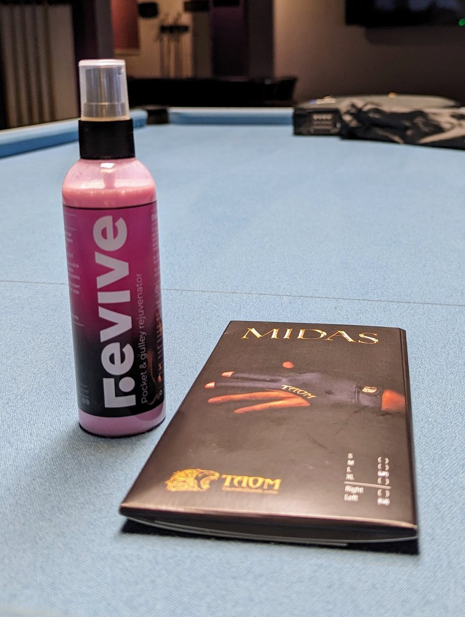 BlackballReview's tweet photo. A new supply of Revive and a new Taom Billiards Midas glove both from 8 Ball Direct! Review live for the Midas glove later this evening! Have you tried the Taom Midas glove? How was it? Let us know in the comments below 🎱👇 https://t.co/f97BUZVtfz