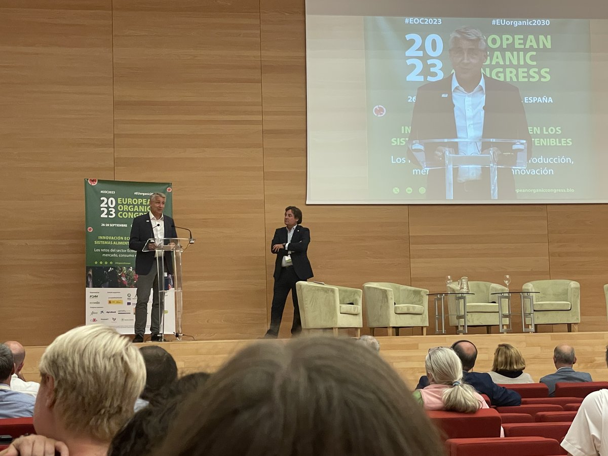OrganicsEurope's tweet photo. Jan Plagge closes #EOC2023 with strong words: Despite facing headwinds, we have clear targets &amp; want to leave the planet in good shape for the future. We need to transform the food system: ⏬pesticides, ⏫biodiversity,➕soils &amp;⏫water storage. Organic is part of the solution! https://t.co/RDQQSoXYAL