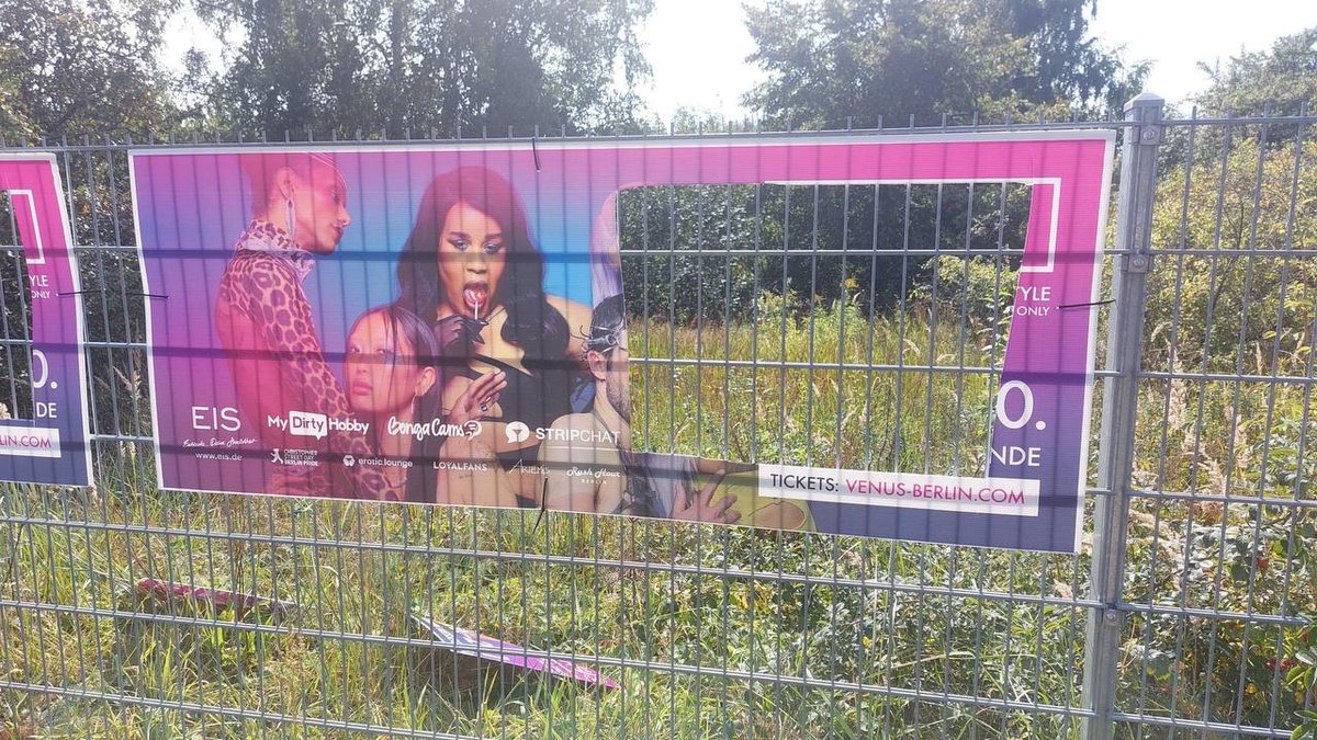 Seit einigen Wochen wird für die Pornomesse 'Venus' in Berlin an Zäunen, auf Mauern und Elektrokästen wild plakatiert. Manche dieser widerrechtlich angebrachten Plakate wurden von den Eigentümern entfernt, manche überklebt oder besprüht.
#venus #sexindustrykills #equalitymodelnow