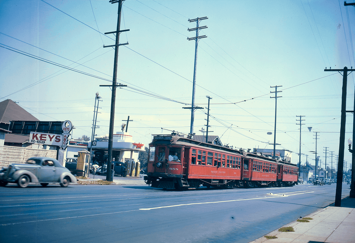 This Pacific Electric streetcar was rolling along the “Venice Short Line” route which went from #DTLA to the beach via Culver City. This was 1945, so this route only had another 5 years before closure. I love the white Flying A gas station in the background. #LosAngelesHistory