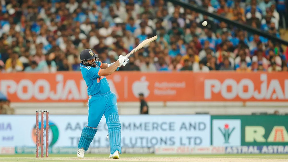 Prashansh18's tweet photo. Full of class and elegance RO 
#RohitSharma #Hitman https://t.co/uuYi0ZC8gB