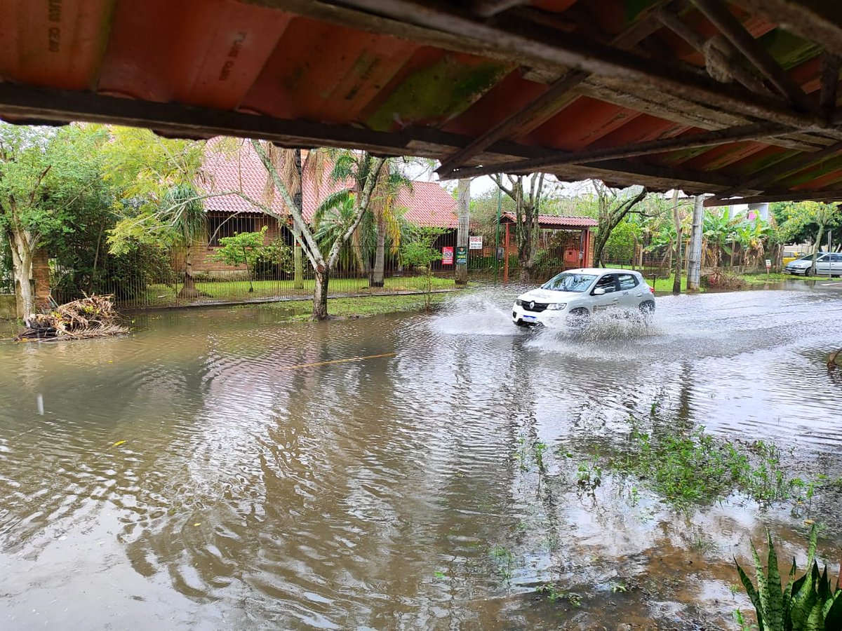 CancianiAline's tweet photo. Quando a agua vem, não tem jeito. 

Orem pelo Rio Grande do Sul 🙏 https://t.co/eNHSgzTfaB