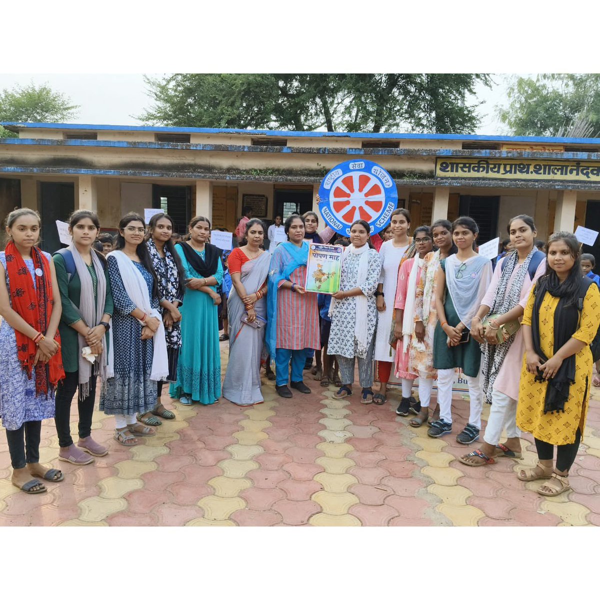 Nss_ssgi's tweet photo. Jai Hind 🇮🇳

On 27th September, 2023, the @Nss_ssgi celebrated #PoshanMaah September in the Govt. Primary School of Village Nandkatthi under the ongoing #PoshanCampaign launched in 2018.

@_NSSIndia 
@YASMinistry 
@NSSRDBhopal
@NssChhattisgarh
@nsscsvtuCG https://t.co/pihBiYYe9m