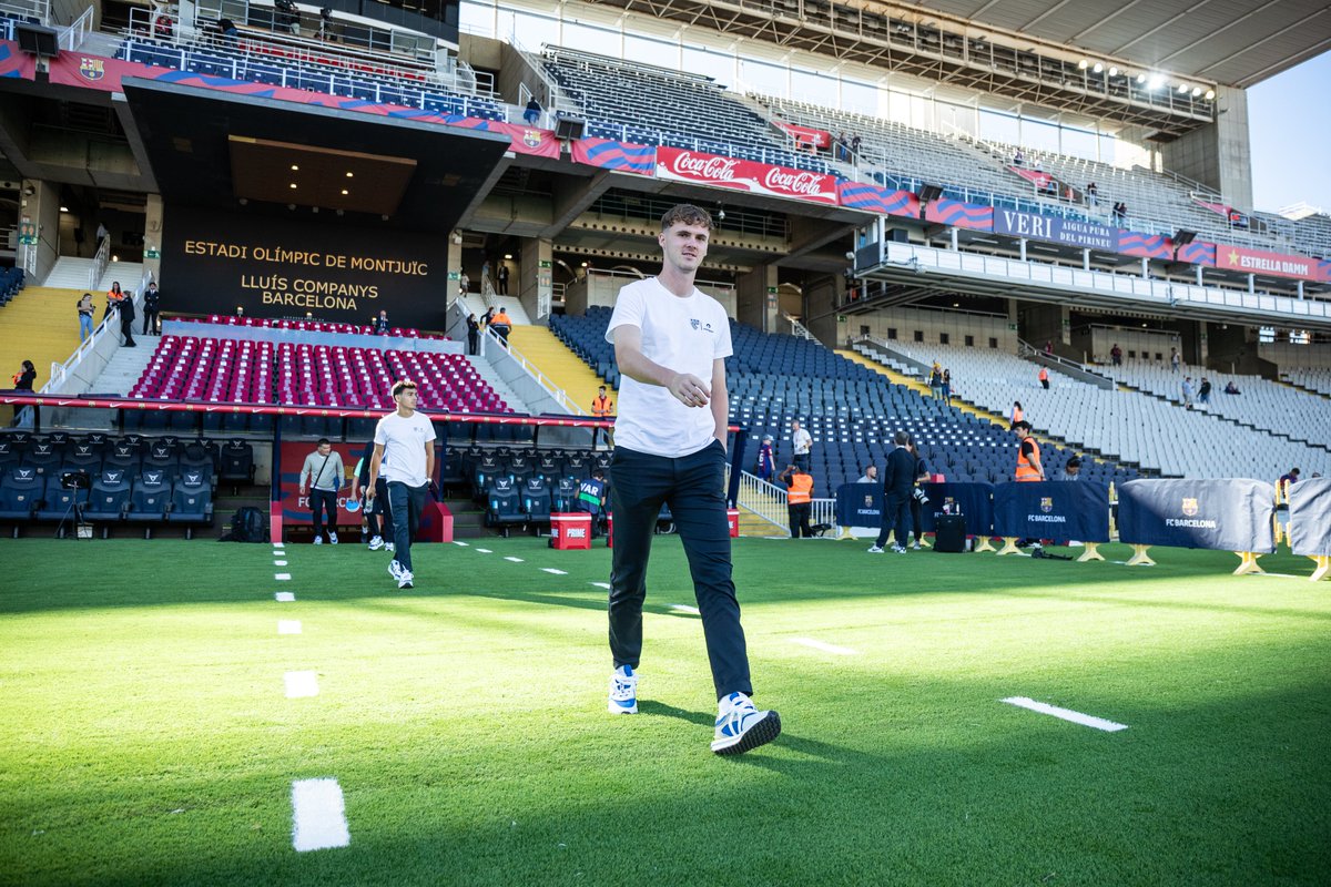 mikakus's tweet photo. Hello @RCCelta and welcome to Barcelona!
We are very pleased to announce that this past weekend we accompanied the Celta players in their last match, via complementing their travel outfits with our sneakers.

Find out more about this collaboration: https://t.co/YfU3A77pNc https://t.co/7vXq1rhGlO