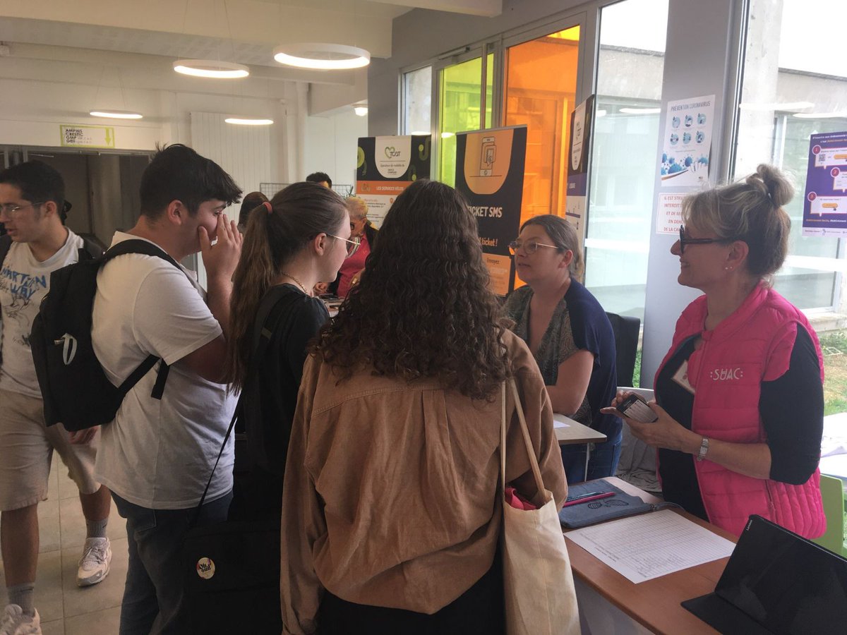 suac_urca's tweet photo. Vous étiez nombreux à l'IUT de Troyes pour Ta Vie de Campus de Campus #TVDC ! Toujours un plaisir pour l'équipe du SUAC de rencontrer les étudiant.e.s, les renseigner sur la programmation et leur faire gagner plein de goodies ! 🤩
@universitereims https://t.co/xk7T9CwJdF